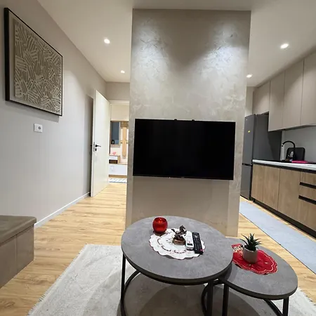 Luxury 9 Near Square 21 * Tirana