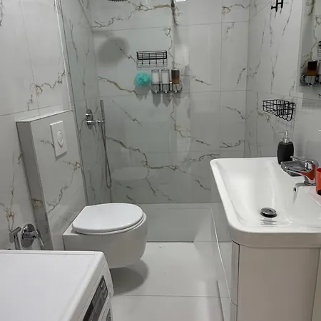 Luxury 9 Near Square 21