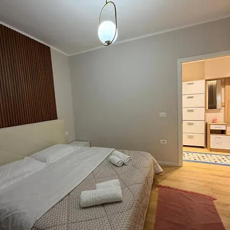 Luxury 9 Near Square 21
