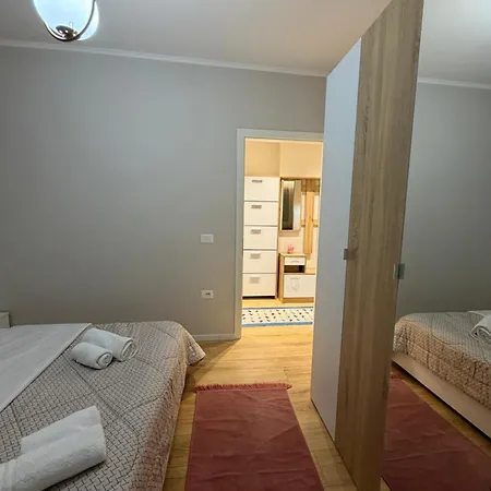 Luxury 9 Near Square 21 Tirana