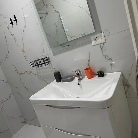 Luxury 9 Near Square 21