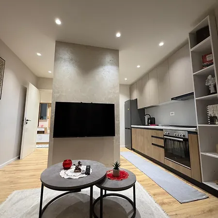 Luxury 9 Near Square 21 Tirana