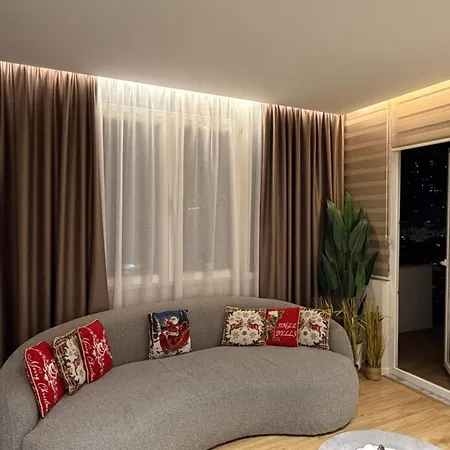 Luxury 9 Near Square 21